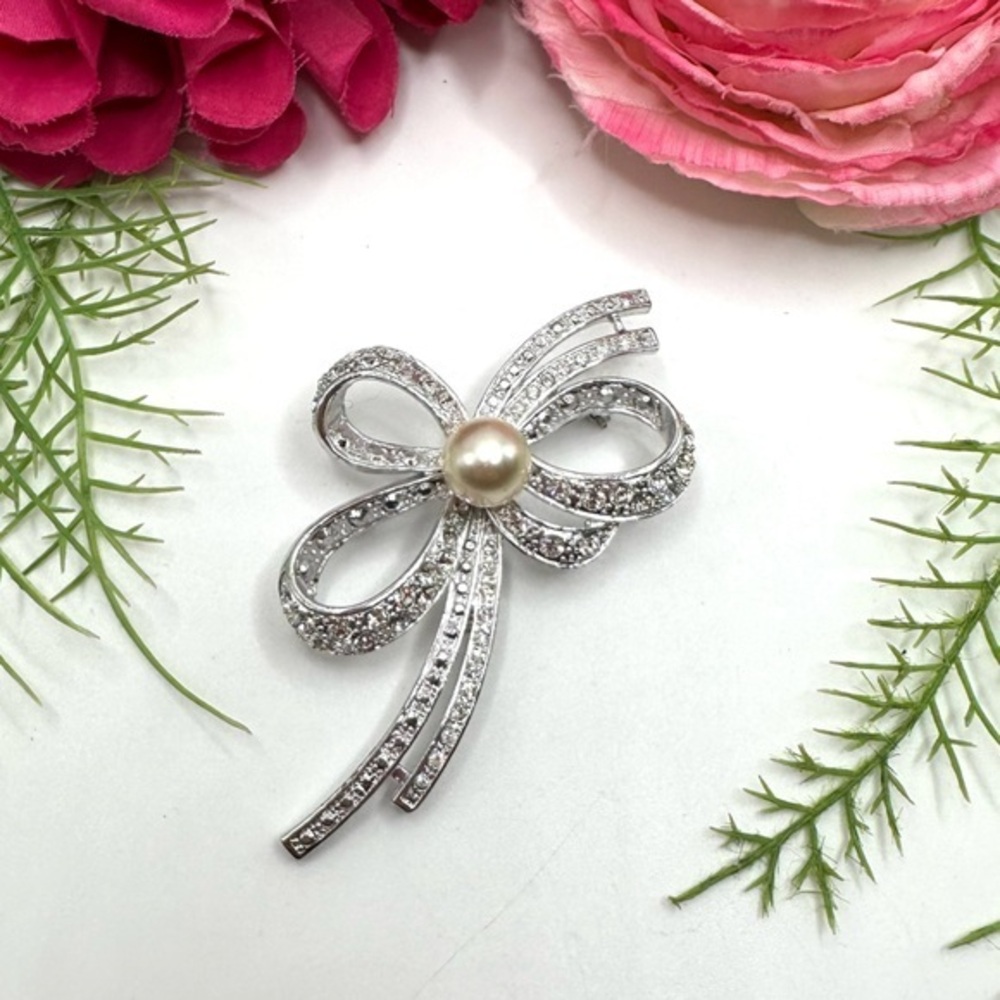 NEW⚜️Vintage Style Crystal Embellished Ribbon Brooch